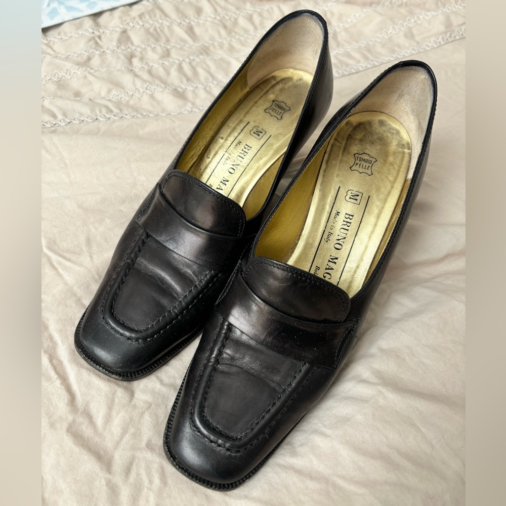 Vintage Bruno Magli black leather women’s Italian loafers